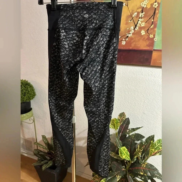 Lululemon Athletica leggings size 4 - Picture 4 of 8